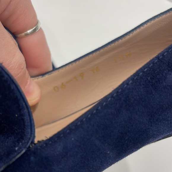 Navy Stuart weitzman loafers. - Picture 5 of 6